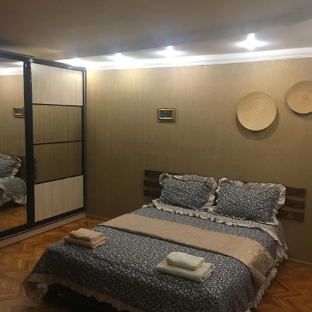 Kvartira Na Krakivskiy 12 , 52 Apartman Kijev Kültér fotó