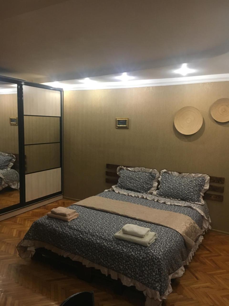 Kvartira Na Krakivskiy 12 , 52 Apartman Kijev Kültér fotó